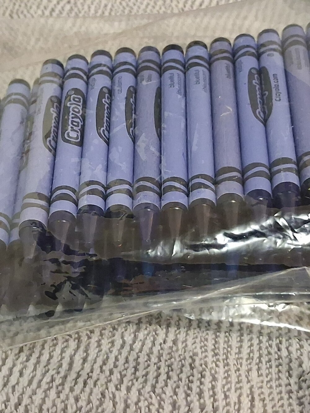 1.5lbs Crayola Crayons "Mixed Blues". 150+ Brand New Whole Crayons! Bulk Lot - Picture 4 of 7